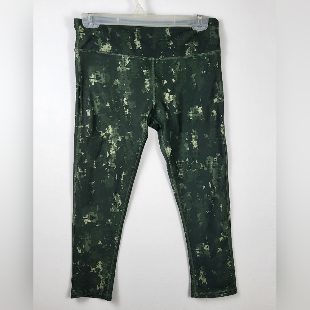 Marika Sport Capri Leggings Camo Medium